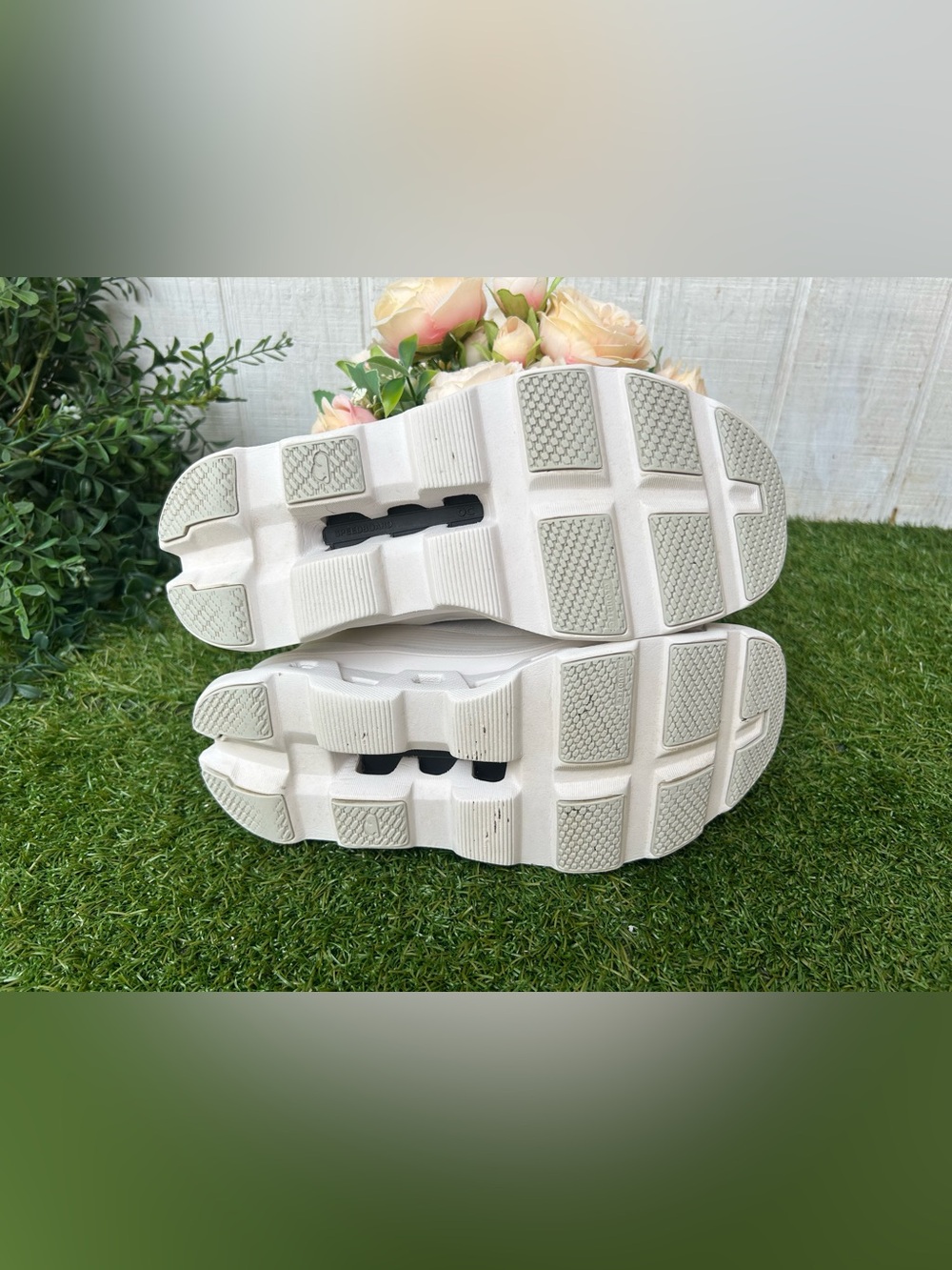 On Running Cloudmonster Void women Sneakers —White | White Sz 6 gently used
$170 - Picture 16 of 16